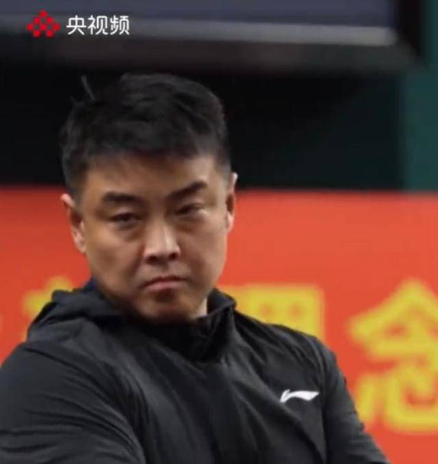 曼联在比赛中因伤离场，国乒主教练感到担心！的简单介绍